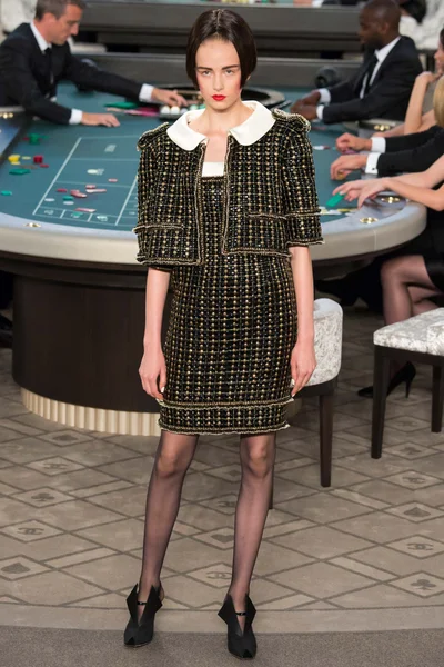 Look 15